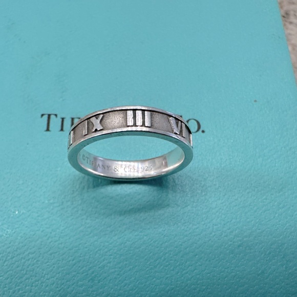 Authentic Tiffany & Co Atlas silver ring - Picture 1 of 2